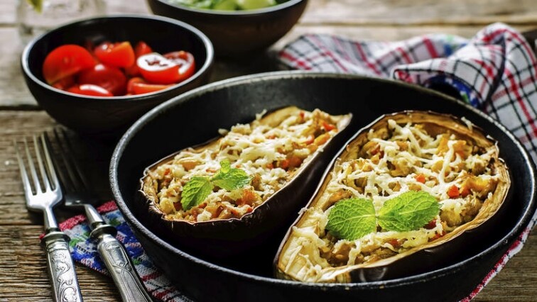 Plněný lilek krůtím masem a zeleninou