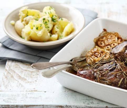 Jehněčí kýta na rozmarýnu a česneku