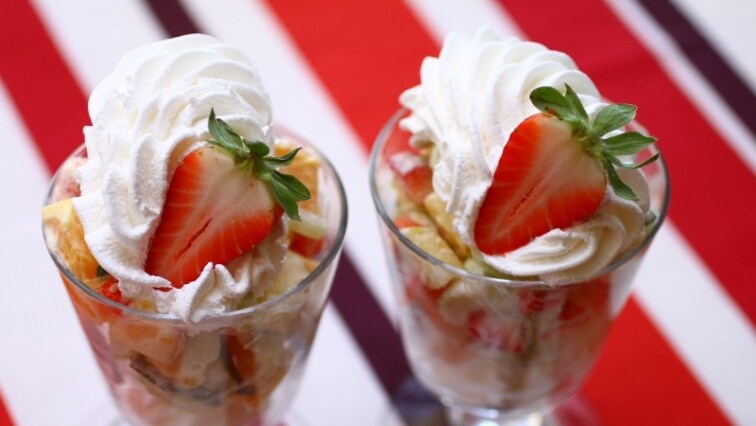 Tejfeles gyümölcs saláta