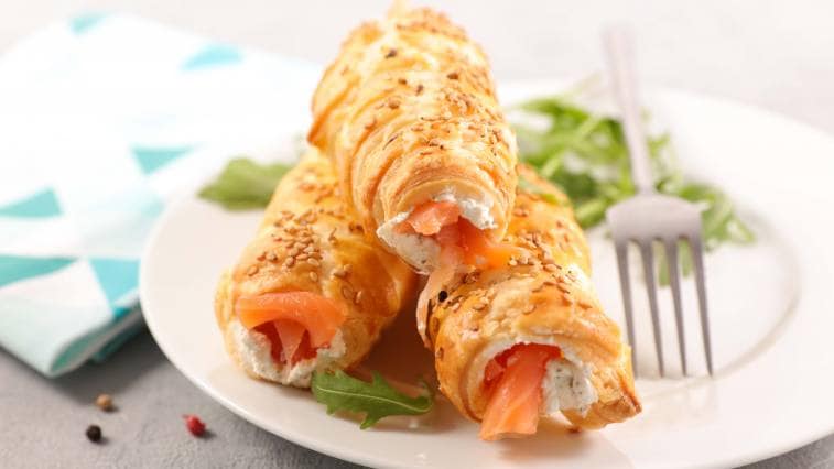 Leveles tészta kosárkák füstölt lazaccal és ricottával