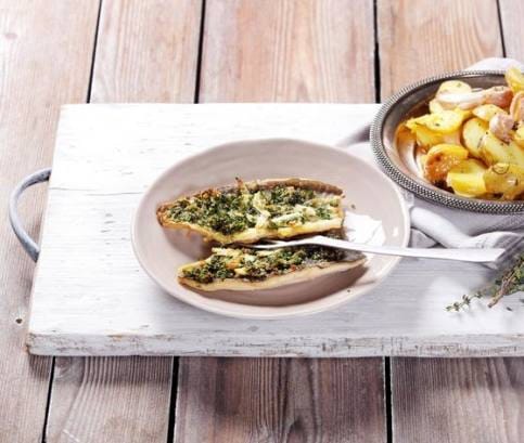 Zapečený pstruh v bylinkové krustě s pečenými brambory