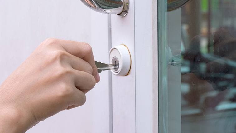 Před odjezdem na dovolenou nezapomeňte na 9 věcí