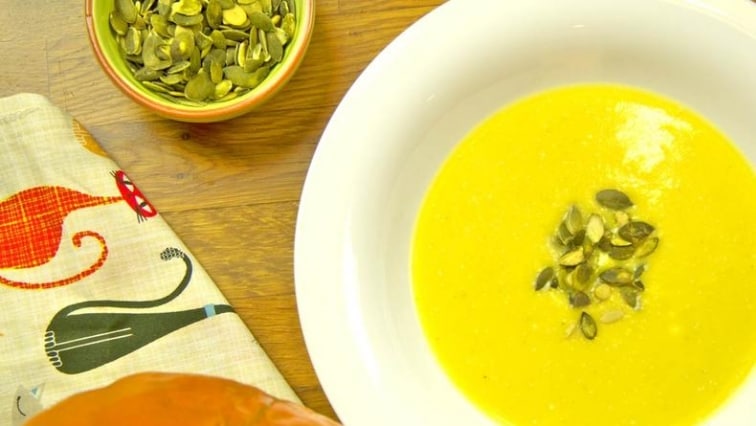 Rychlá dýňová polévka se smetanou z jednoho hrnce