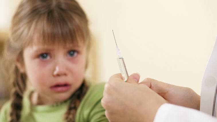 5 tipů, jak pomoci dětem překonat strach z injekce