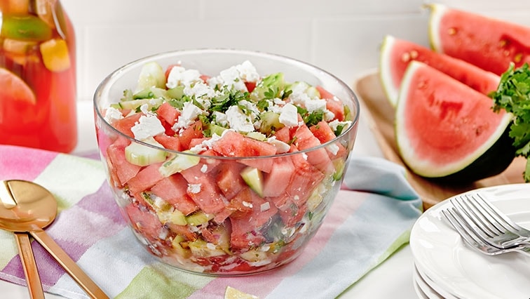 Letní melounový salát s okurkou a sýrem Feta