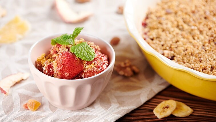 Crumble z mrazeného ovocia, orechov a sezamu