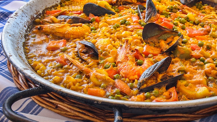 Csirkés paella tenger gyümölcseivel