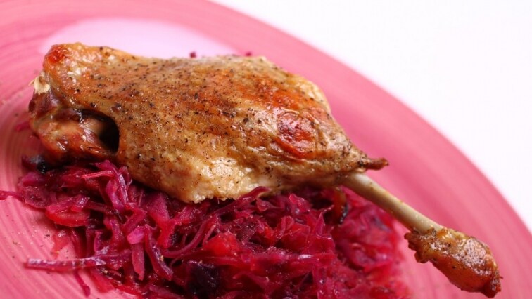 Sült kacsacomb párolt káposztával