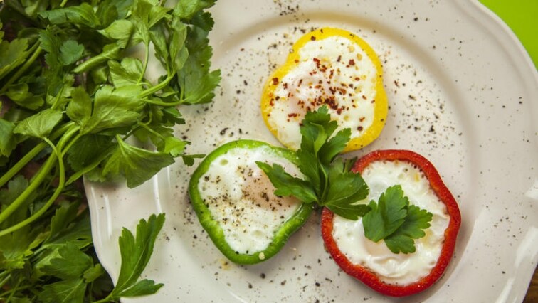 Barevná volská oka v paprikových kolečkách