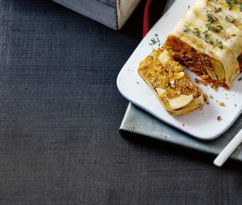 Slaný petržlenový koláč s cícerom a marhuľami