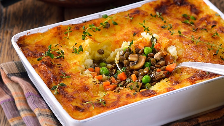 Pastiersky koláč so šošovicou a syrovým zemiakovým pyré