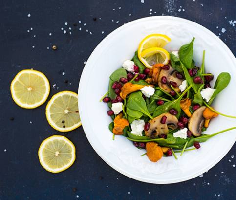 Hubový šalát s granátovým jablkom