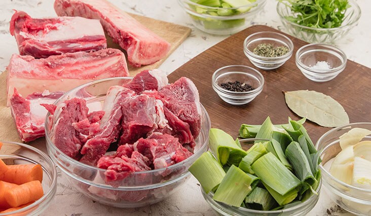 Hovězí nebo kuřecí domácí vývar – jak je poctivě uvařit?