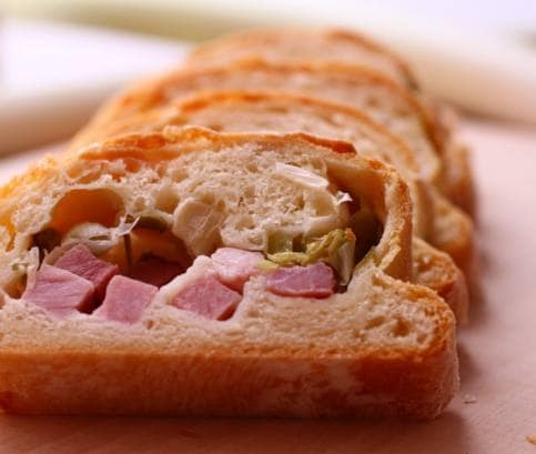 Csülök cipóban sütve