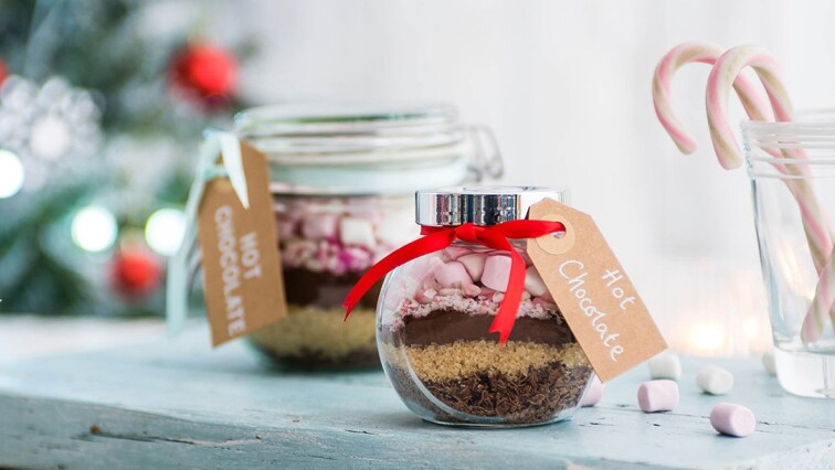 Így készíts ajándék forró csokis üvegeket