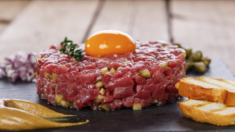 Oblíbená masová pochoutka: Připravte si doma poctivý tatarák