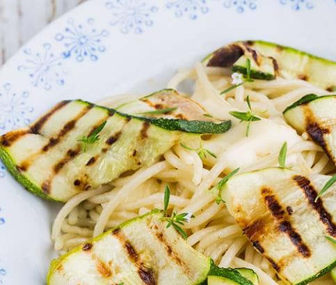Krémové bezlepkové cestoviny s grilovanou cuketou