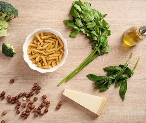 Brokkolis penne pestóval