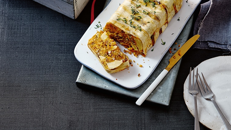 Slaný petržlenový koláč s cícerom a marhuľami