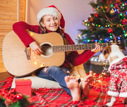Najkrajšie vianočné koledy a piesne: Naučte ich aj deti