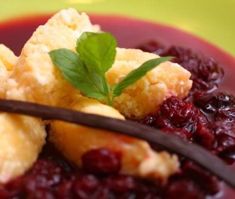 Túrógaluska meggyszósszal