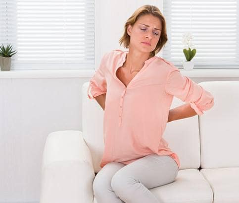 Bolesť chrbta: Skôr, než vezmete tabletky, zacvičte si