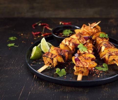 Tofu špízy s čili a broskyňou