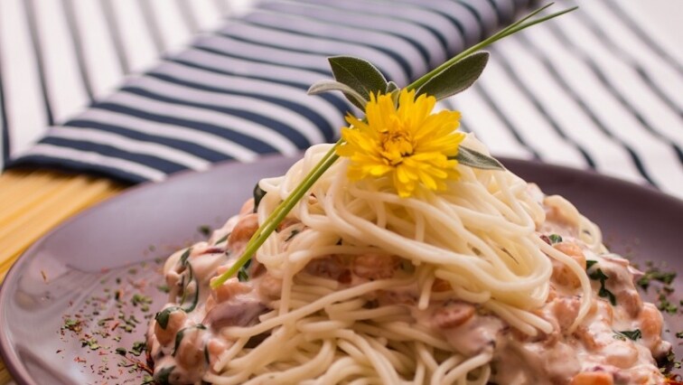 Tejszínes tészta tenger gyümölcseivel