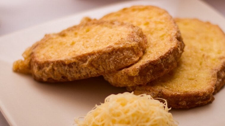 Bundás kenyér sajttal