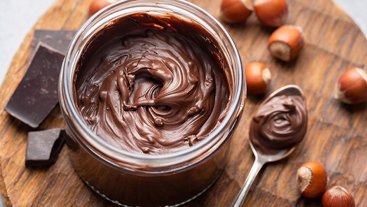 Čokoládová pomazánka z avokáda s lískovými oříšky