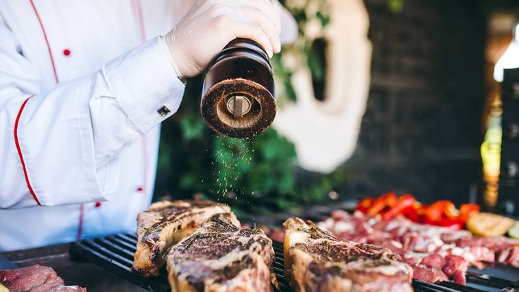 Grilujte ako majstri! Inšpirujte sa radami šéfkuchárov