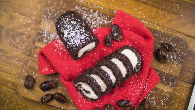 Dvoubarevná RAWláda z kokosu a sušeného ovoce