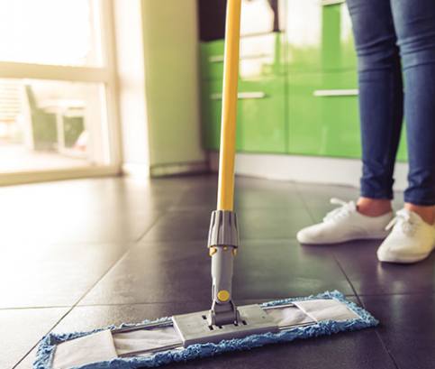 Drevo, lino či vinyl: Umývanie podláh rýchlo a bez šmúh