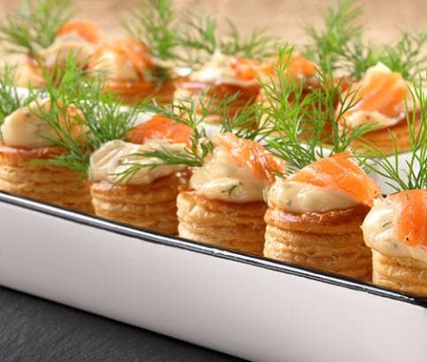 Koláčiky z lístkového cesta s údeným lososom a ricottou