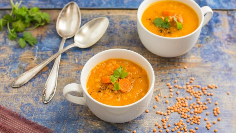 Mrkvová polievka s červenou šošovicou