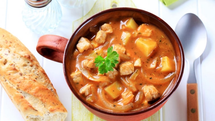 Gulášová polévka z hovězího masa