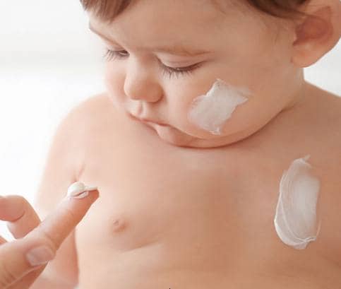 Babakrém, babaolaj, vagy babatej: melyik a jó választás?