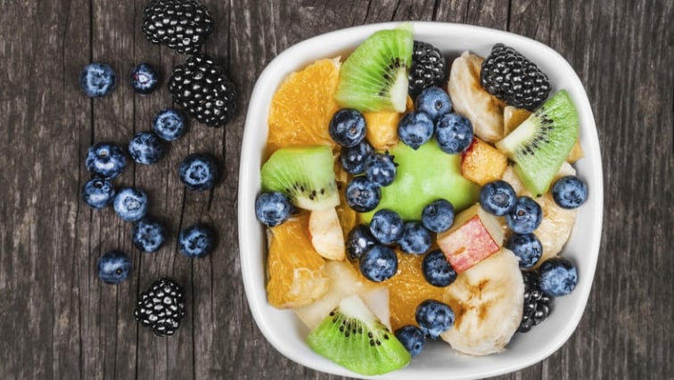 Ovocný salát s medovou zálivkou