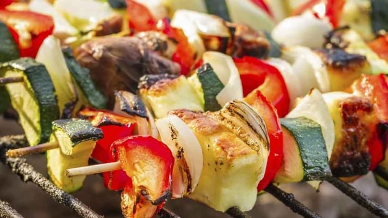 Grilovaný zeleninový špíz s halloumi sýrem