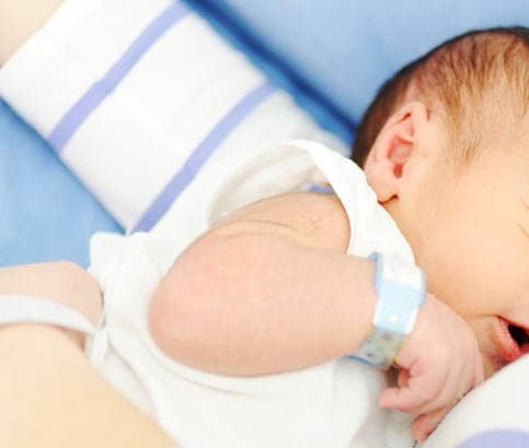 5 smyslů novorozence: Podle čeho poznají maminku?