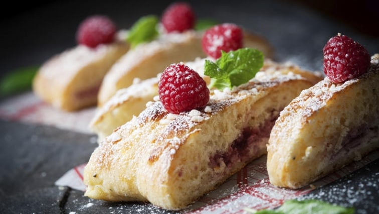 Malinová buchta s mandlemi