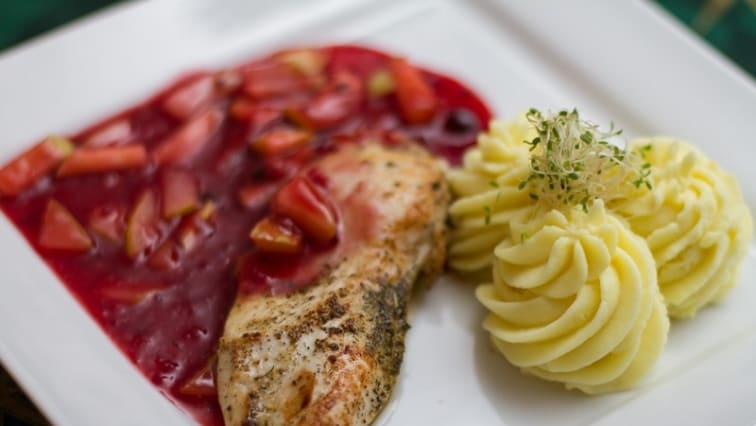 Sült pulykamell gyümölcs mártással