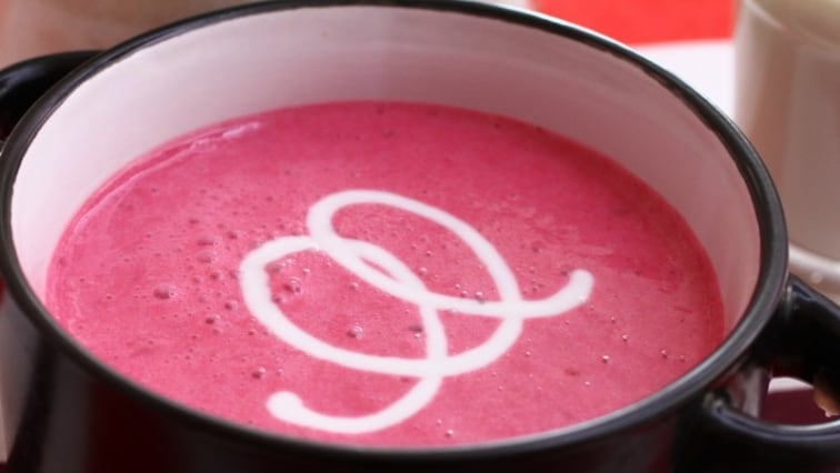 Isteni hideg gyümölcsleves nyári gyümölcsökből