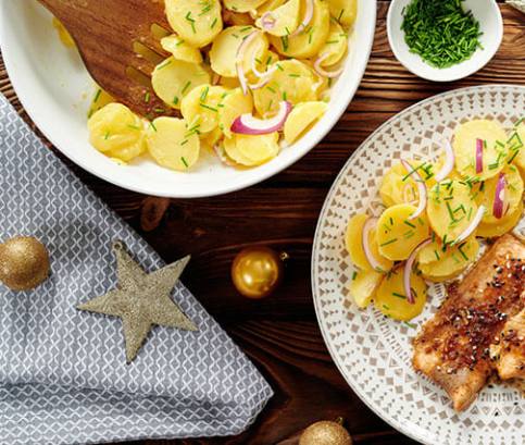 Losos pečený na masle a viedenský zemiakový šalát