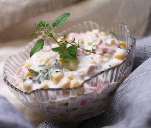 Kukoricás-sonkás saláta