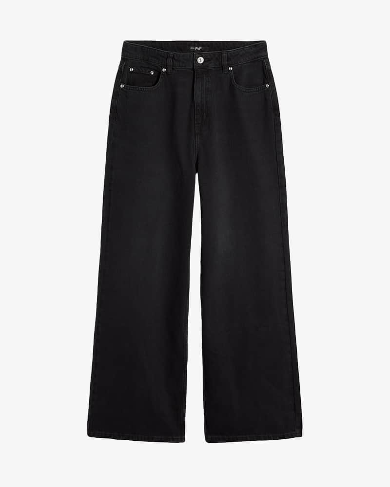 Black jeans with wide leg fitand classic 5-button style.