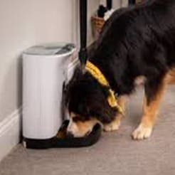 Smart pet feeders