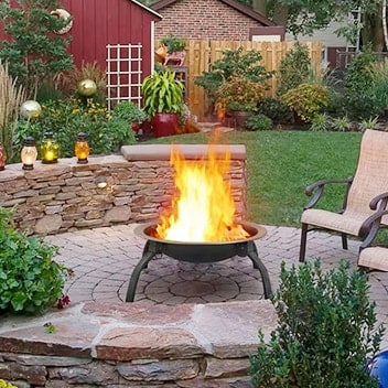 Outdoor dining and hosting