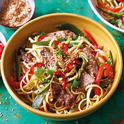 Stir-fried pork with noodles