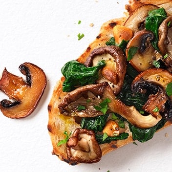 Crunchy toast topped with mushrooms, spinach and a kick of garlic flavour